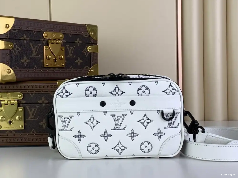 Alpha-11.0*18.5*6.5CM Nano VUITTON LOUIS 0625
